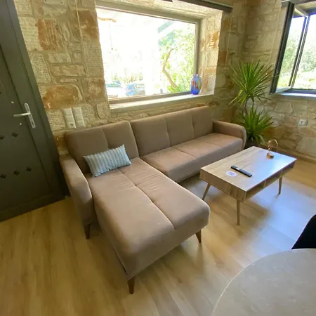 Villa Kastro Stone House Ii *